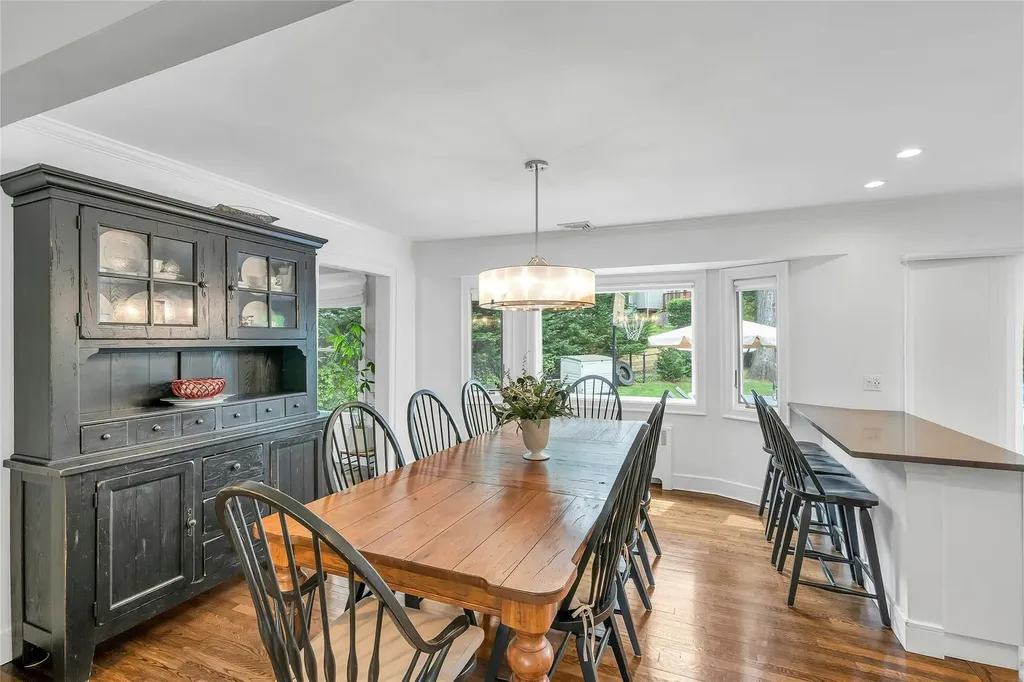 45 Pool Drive Roslyn NY 11576
