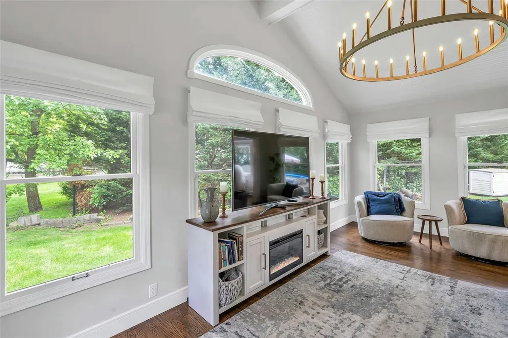 45 Pool Drive Roslyn NY 11576