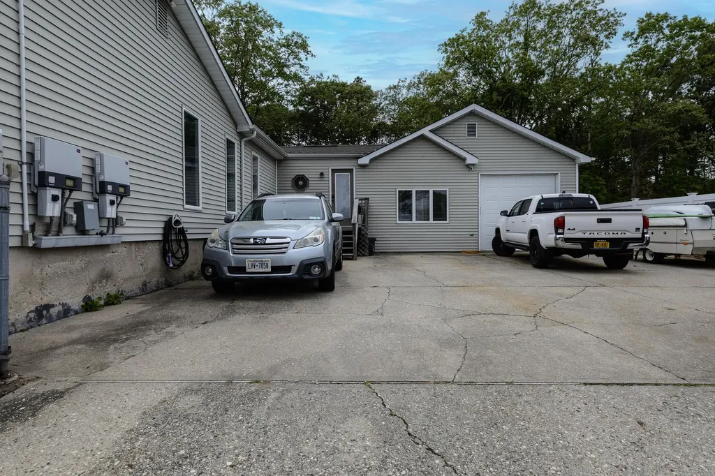 11 Crescent Street Mastic NY 11950