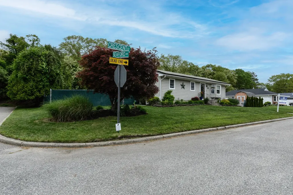 11 Crescent Street Mastic NY 11950