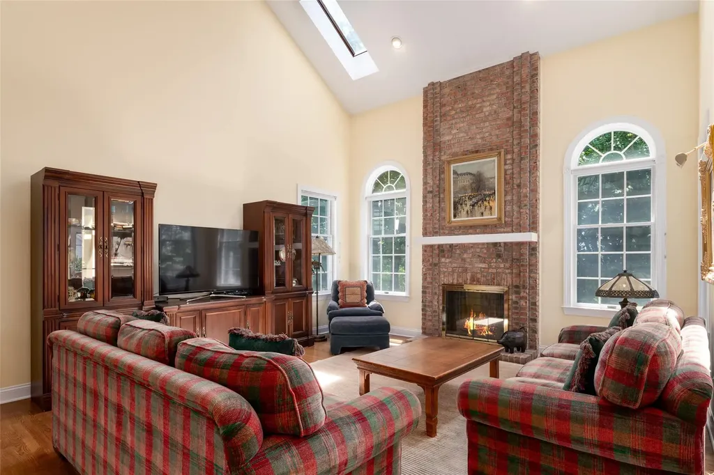 8 Paddock Road White Plains NY 10605