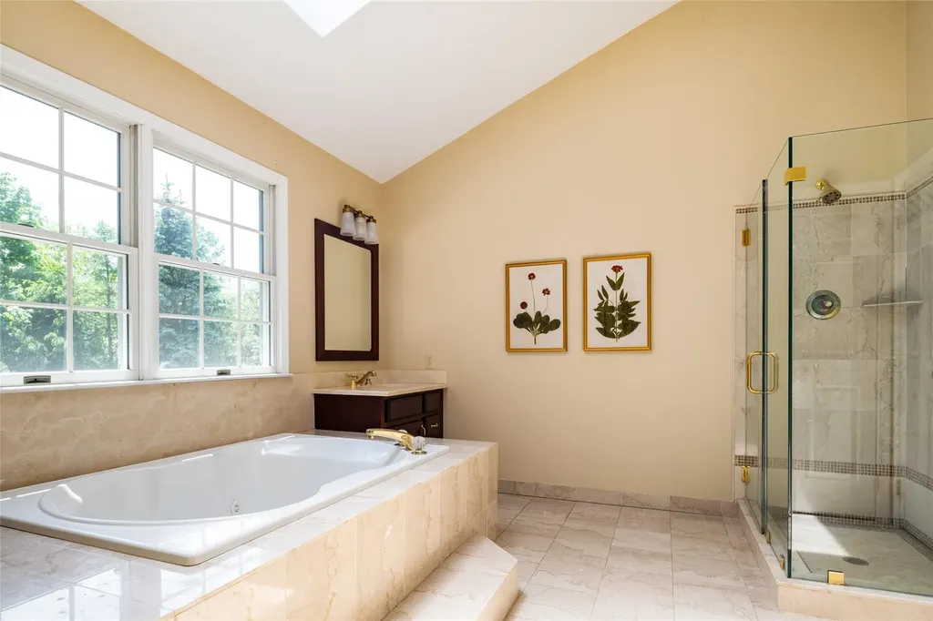 8 Paddock Road White Plains NY 10605
