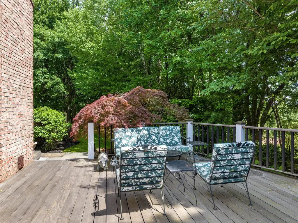 8 Paddock Road White Plains NY 10605