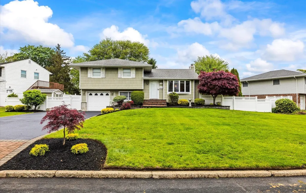 19 Walter Court Commack NY 11725