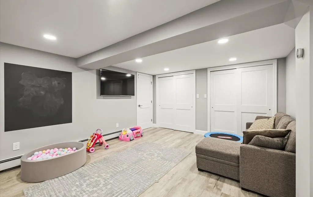19 Walter Court Commack NY 11725
