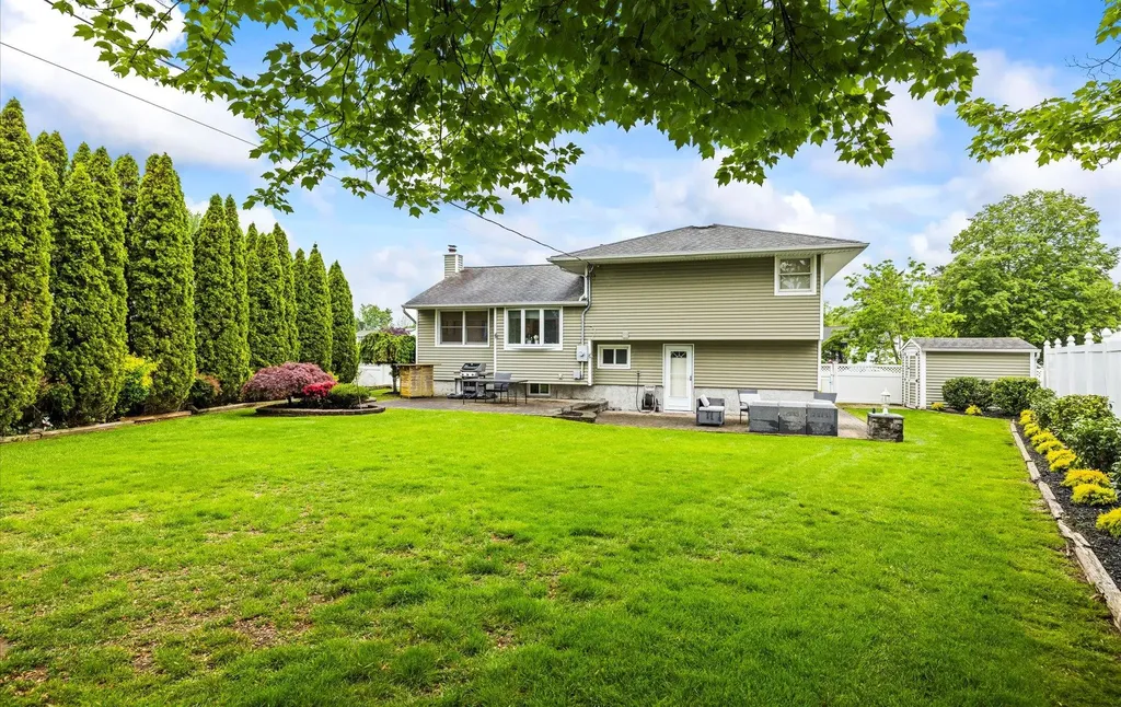 19 Walter Court Commack NY 11725