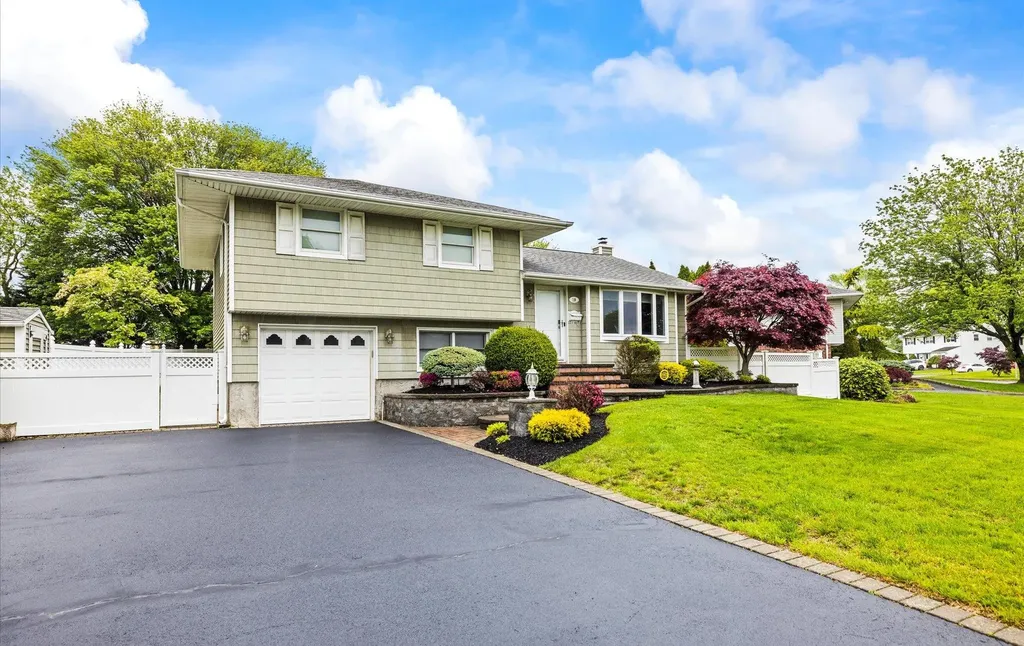 19 Walter Court Commack NY 11725