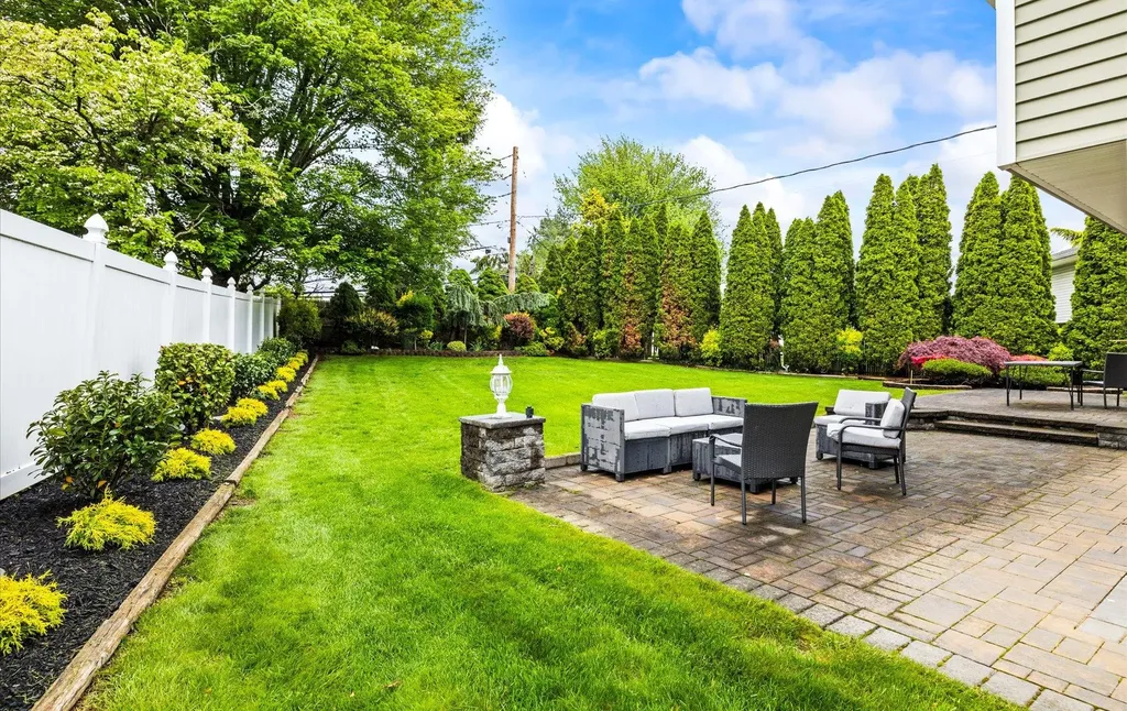 19 Walter Court Commack NY 11725