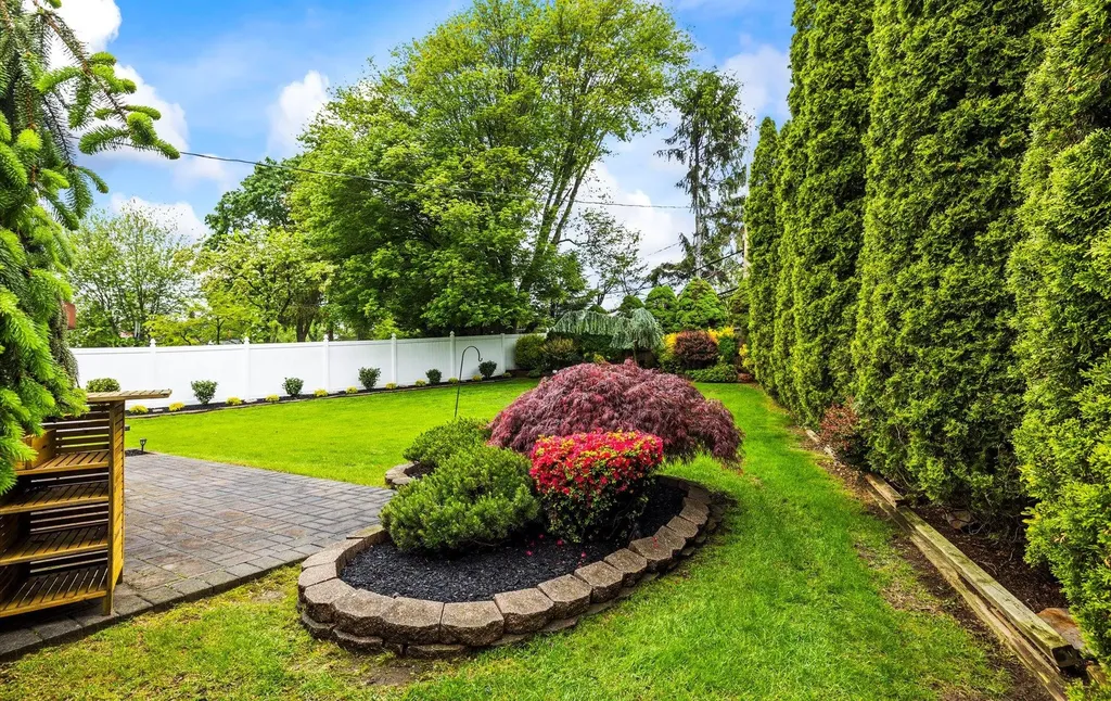 19 Walter Court Commack NY 11725