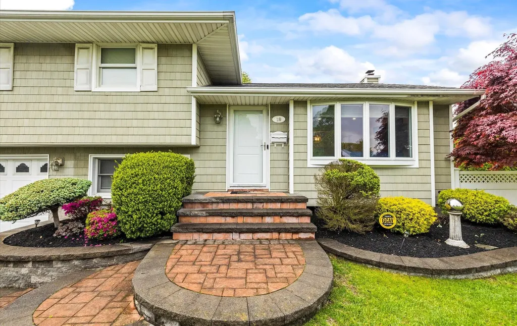 19 Walter Court Commack NY 11725