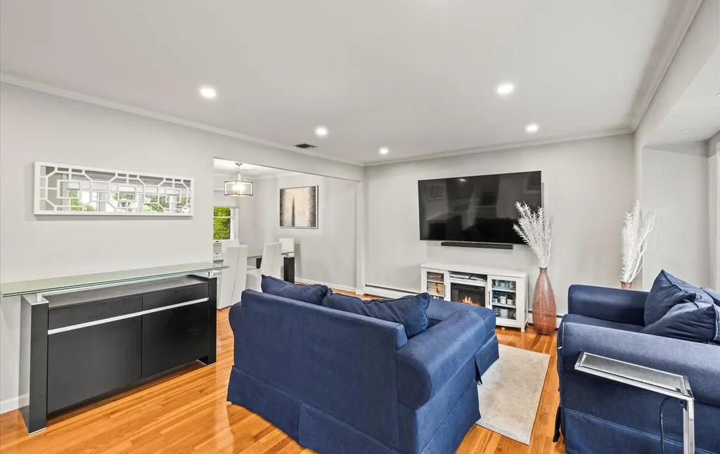 19 Walter Court Commack NY 11725