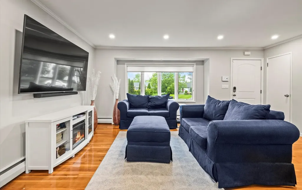 19 Walter Court Commack NY 11725