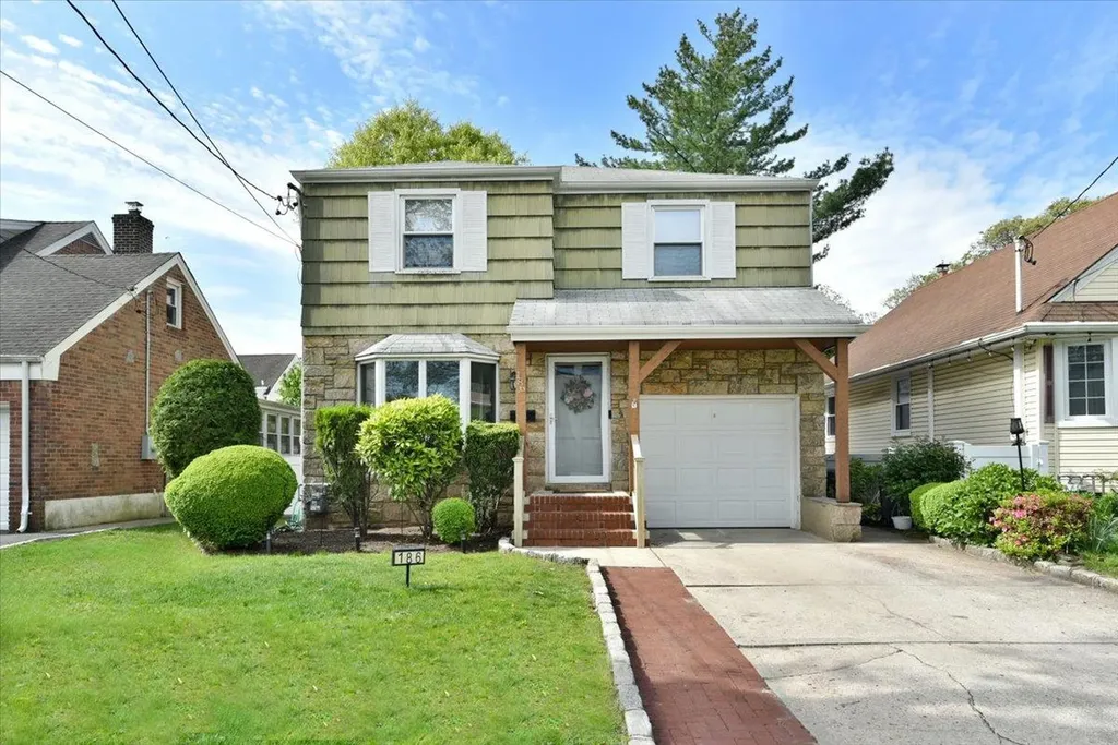 186 E Chester Street Valley Stream NY 11580