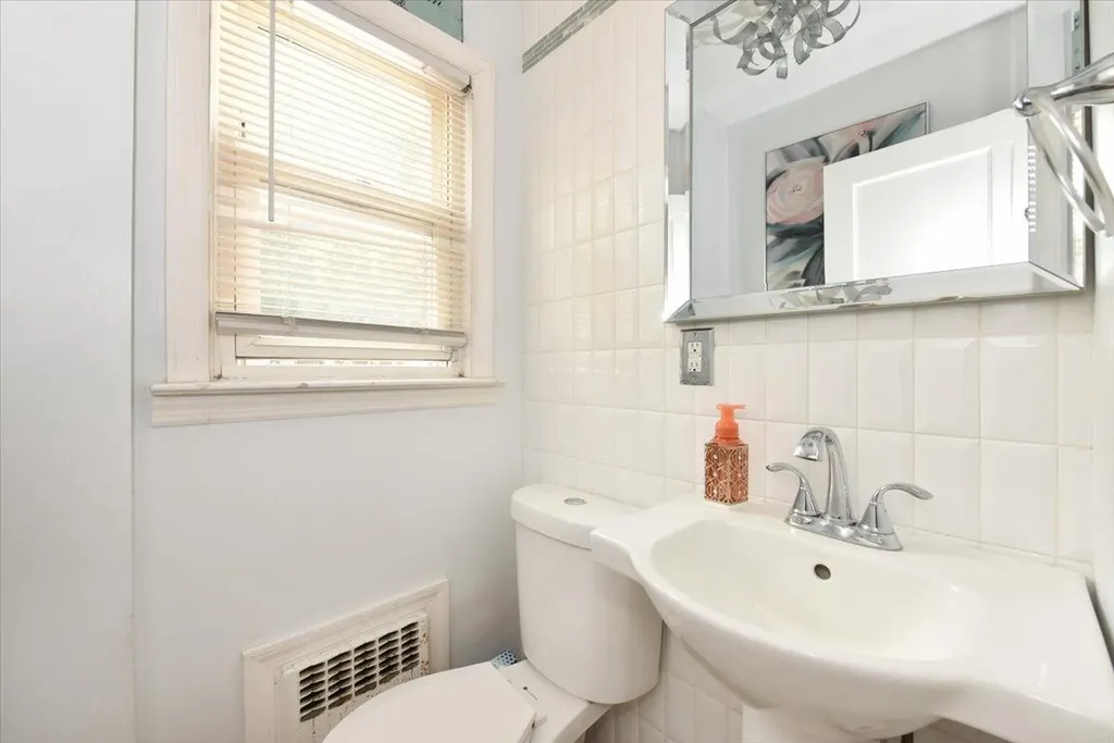 186 E Chester Street Valley Stream NY 11580