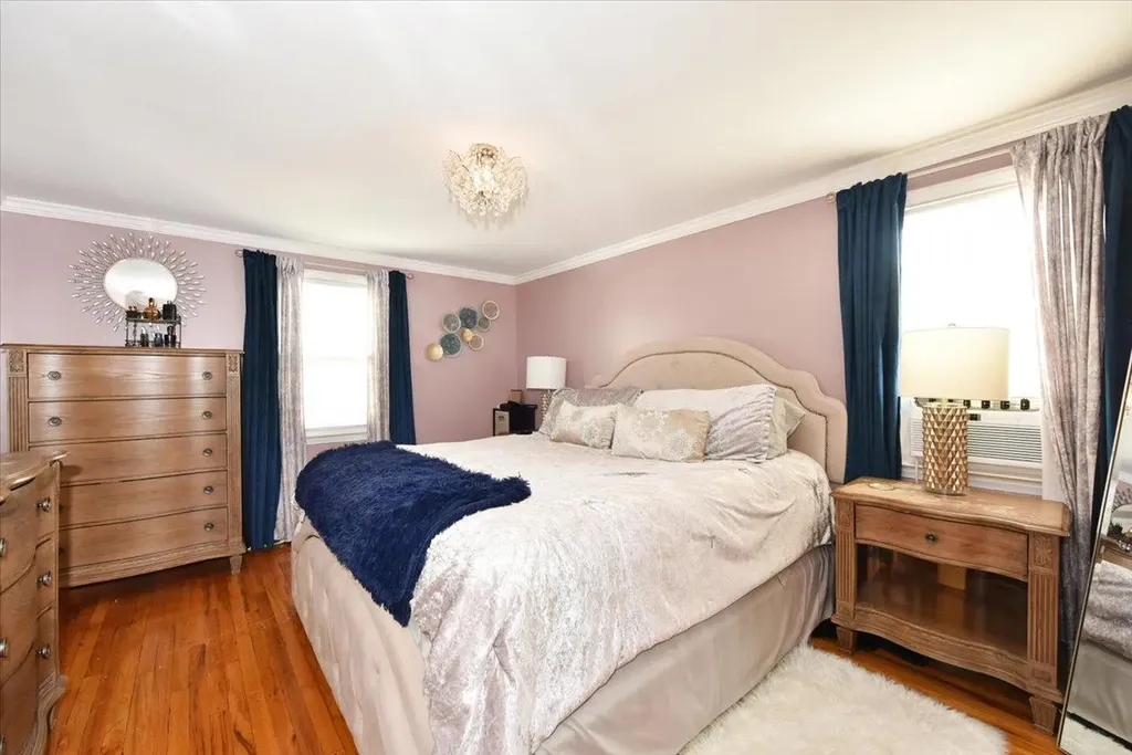 186 E Chester Street Valley Stream NY 11580