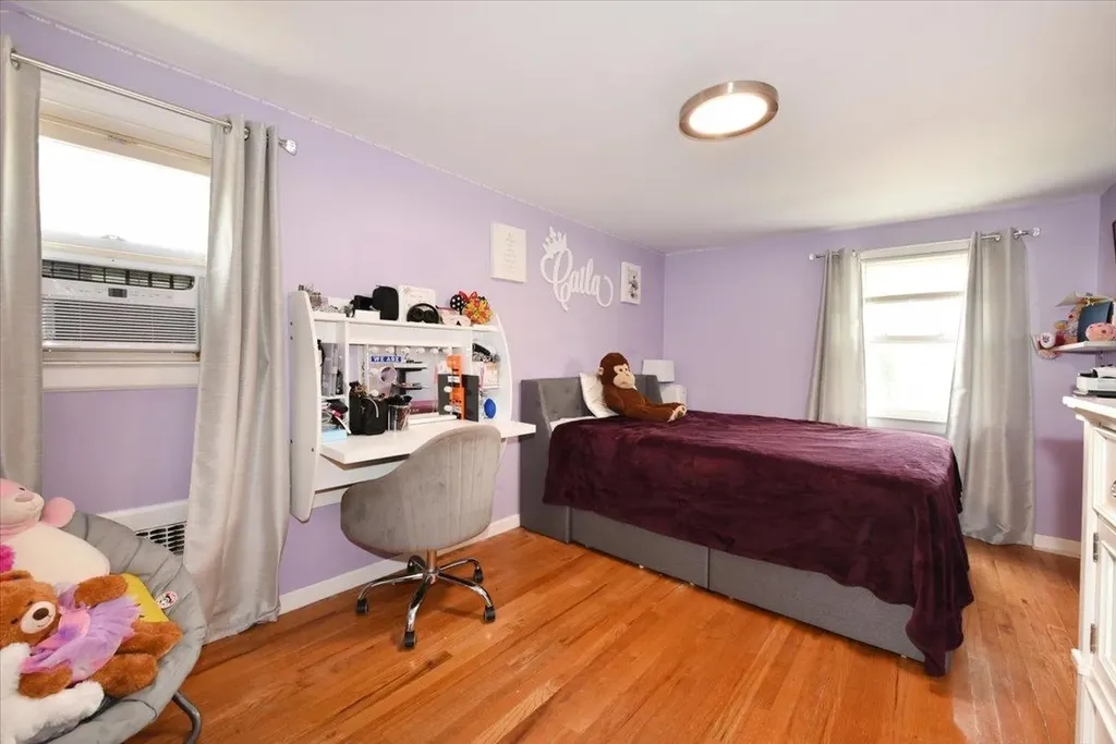 186 E Chester Street Valley Stream NY 11580