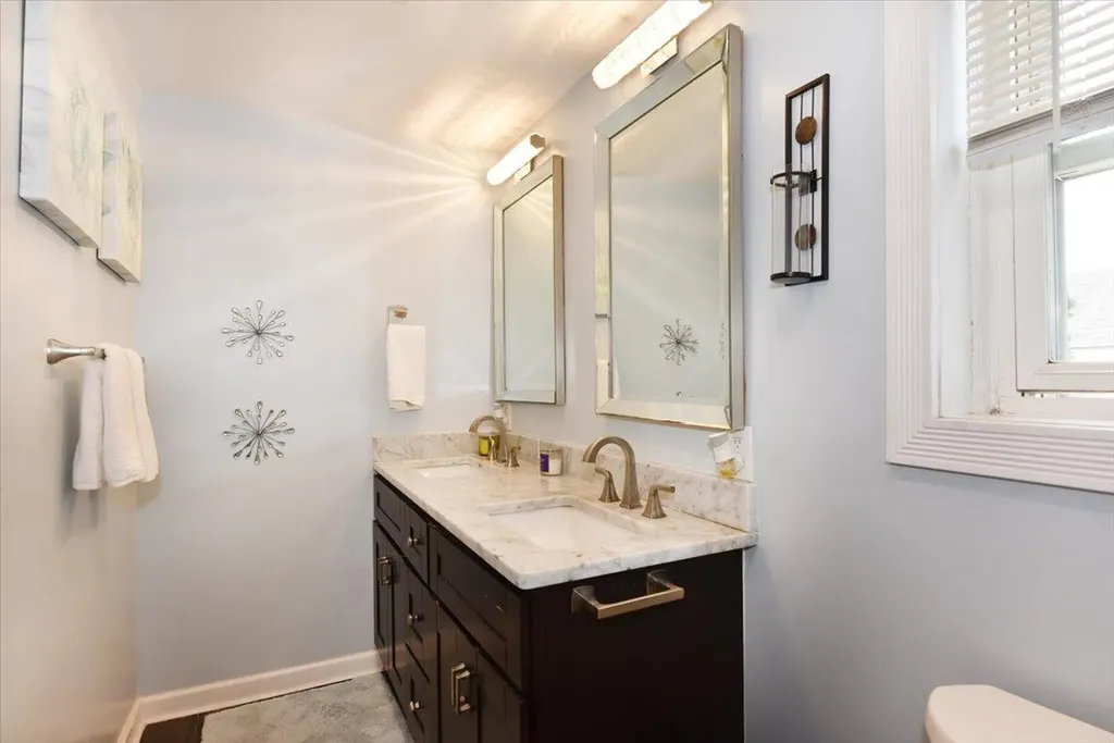 186 E Chester Street Valley Stream NY 11580