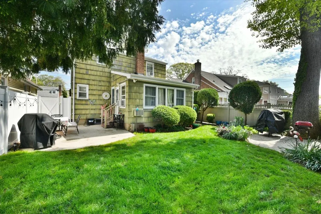 186 E Chester Street Valley Stream NY 11580
