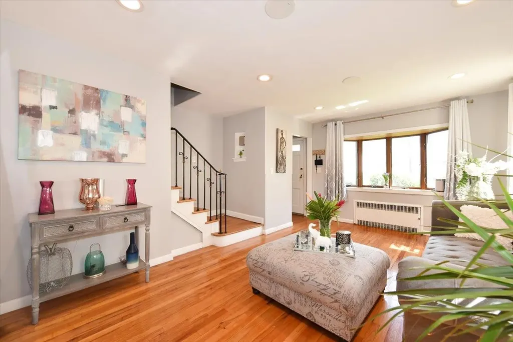 186 E Chester Street Valley Stream NY 11580