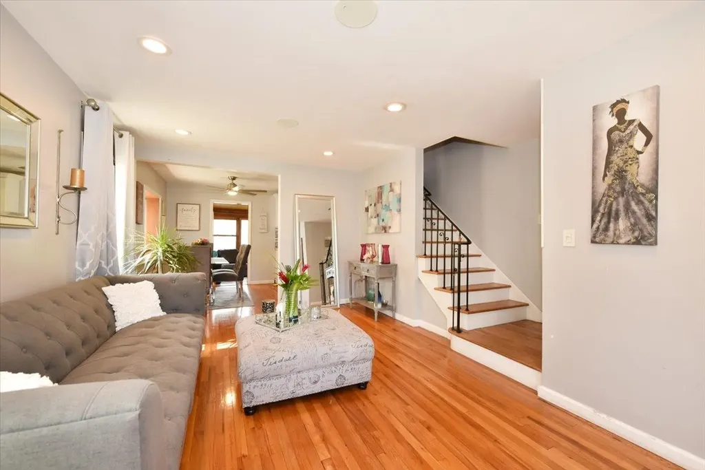 186 E Chester Street Valley Stream NY 11580