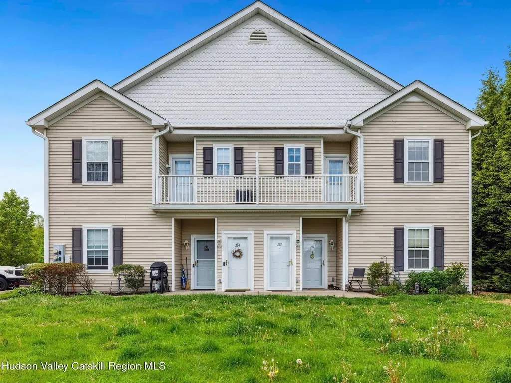 212 Commons Lane Saugerties NY 12477
