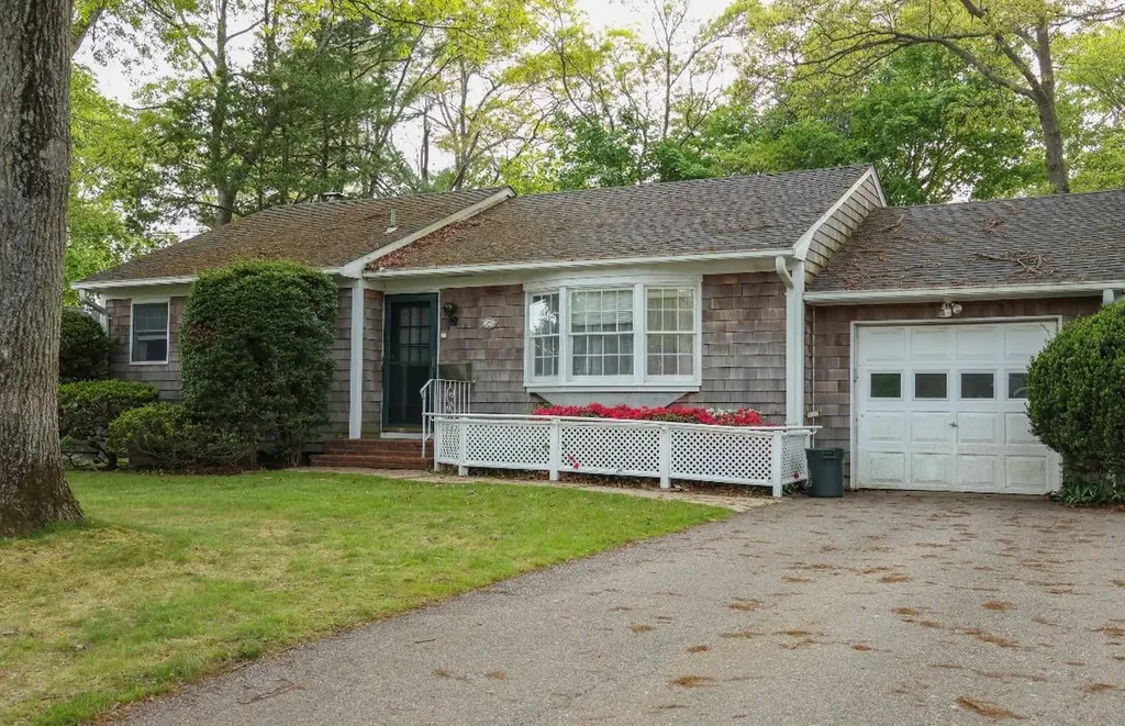 250 Swan Lake Drive Patchogue NY 11772