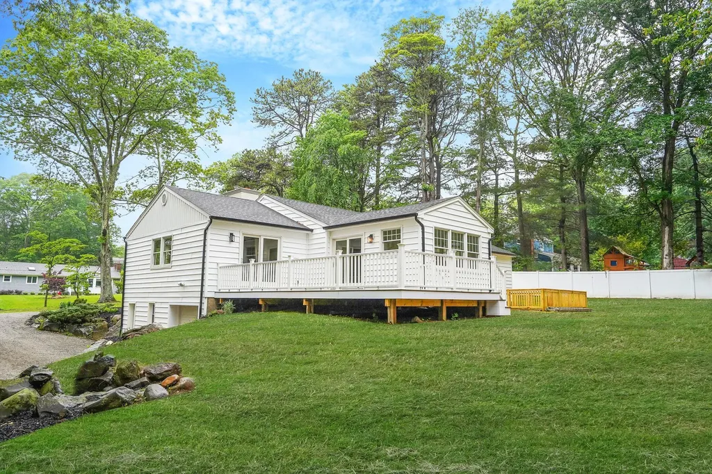 3 Thomas Drive Wading River NY 11792