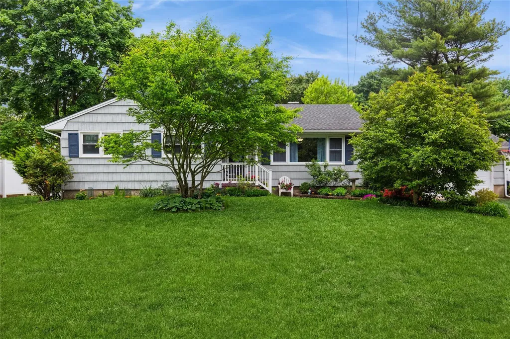 15 Astor Avenue Saint James NY 11780