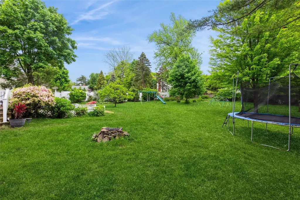15 Astor Avenue Saint James NY 11780