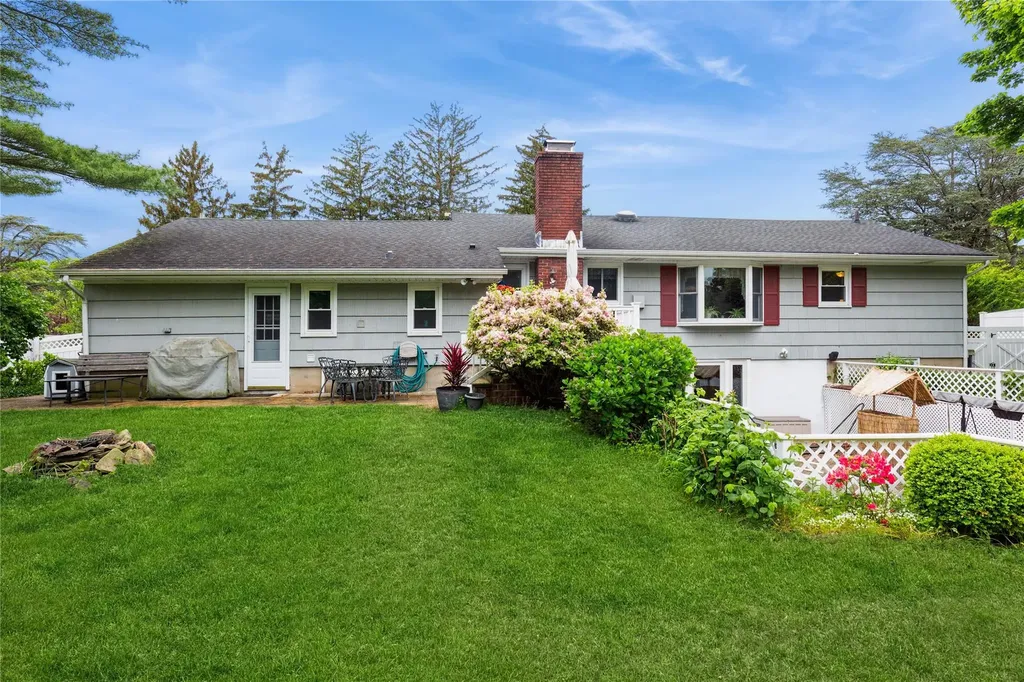 15 Astor Avenue Saint James NY 11780