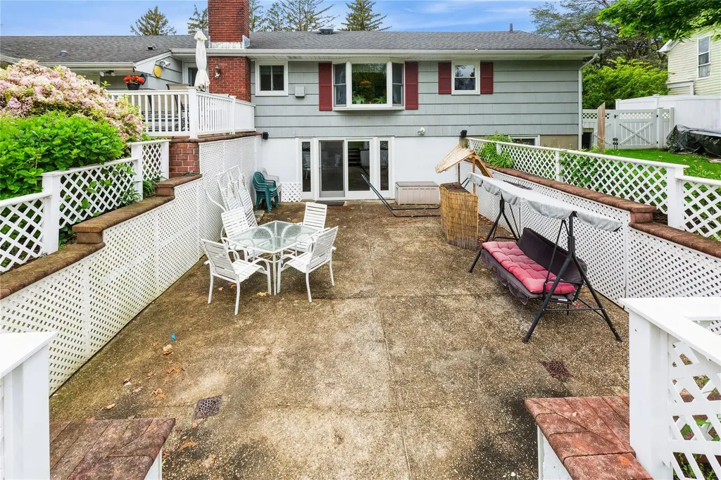 15 Astor Avenue Saint James NY 11780