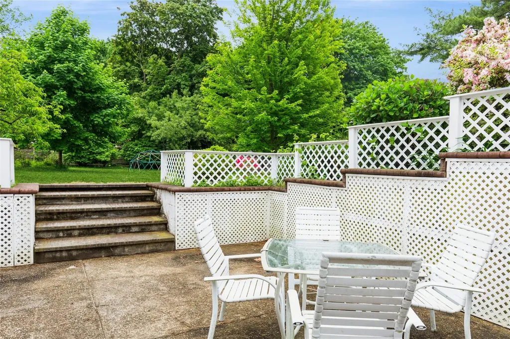 15 Astor Avenue Saint James NY 11780