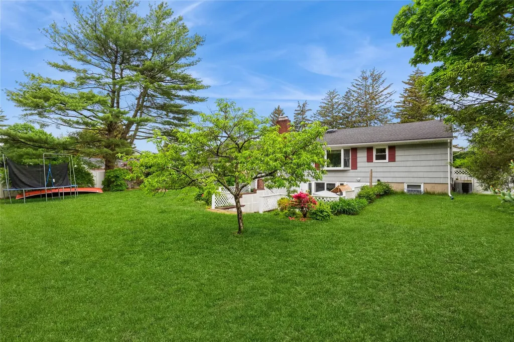 15 Astor Avenue Saint James NY 11780