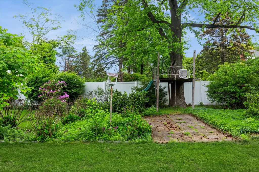 15 Astor Avenue Saint James NY 11780
