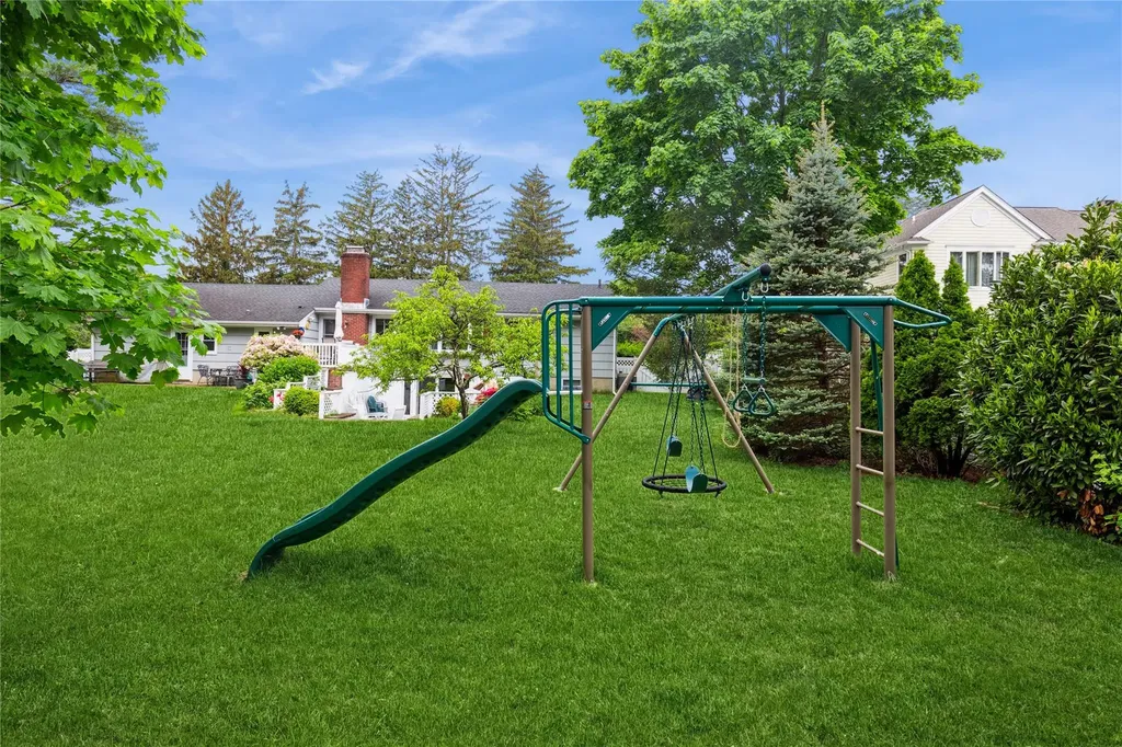 15 Astor Avenue Saint James NY 11780