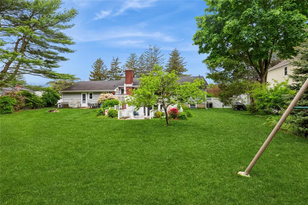 15 Astor Avenue Saint James NY 11780