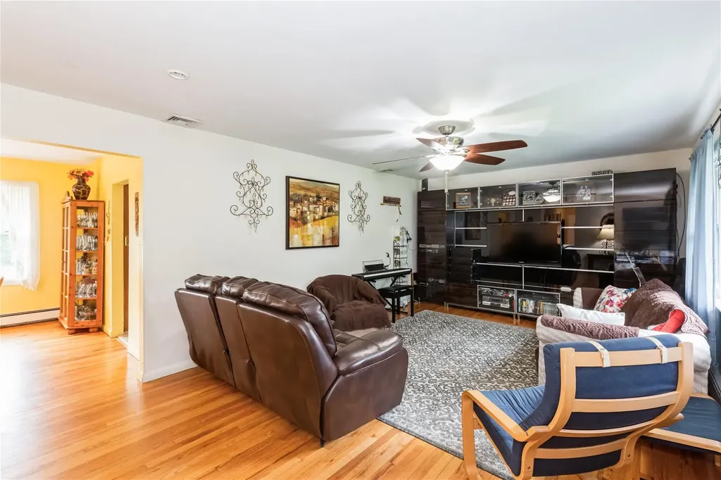 15 Astor Avenue Saint James NY 11780
