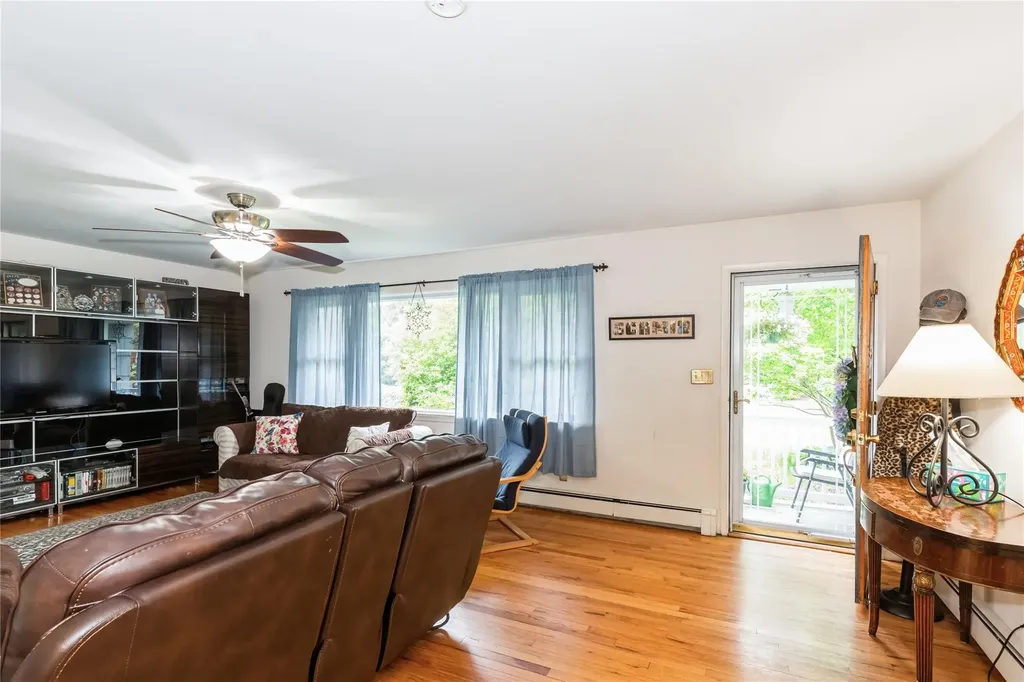 15 Astor Avenue Saint James NY 11780