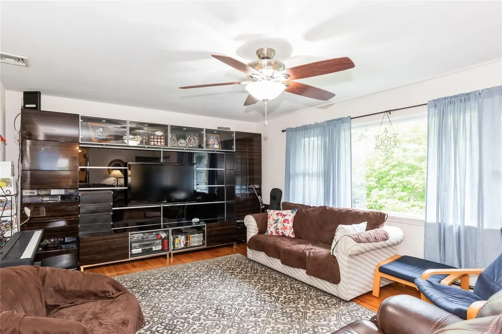 15 Astor Avenue Saint James NY 11780