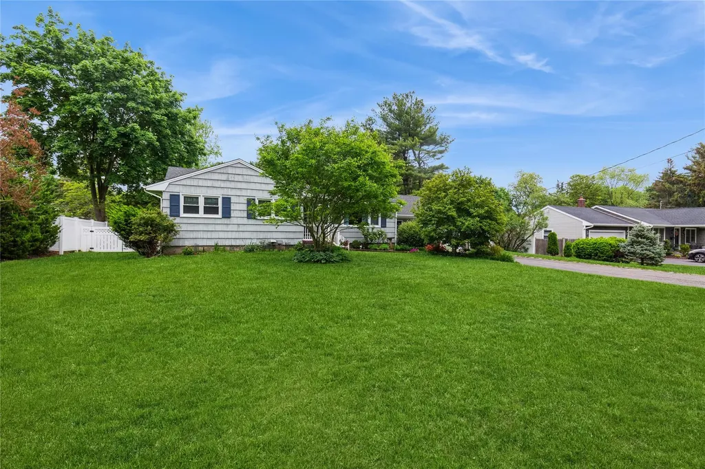 15 Astor Avenue Saint James NY 11780