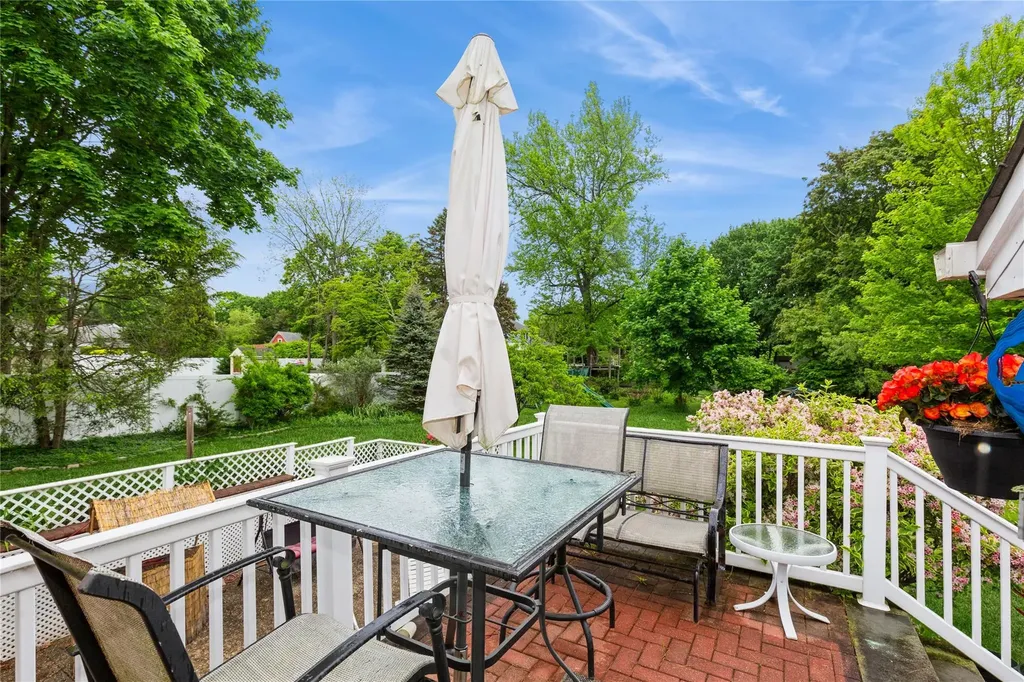 15 Astor Avenue Saint James NY 11780