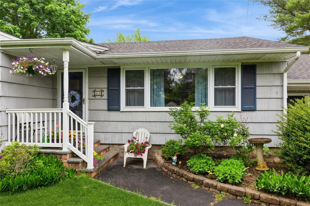 15 Astor Avenue Saint James NY 11780