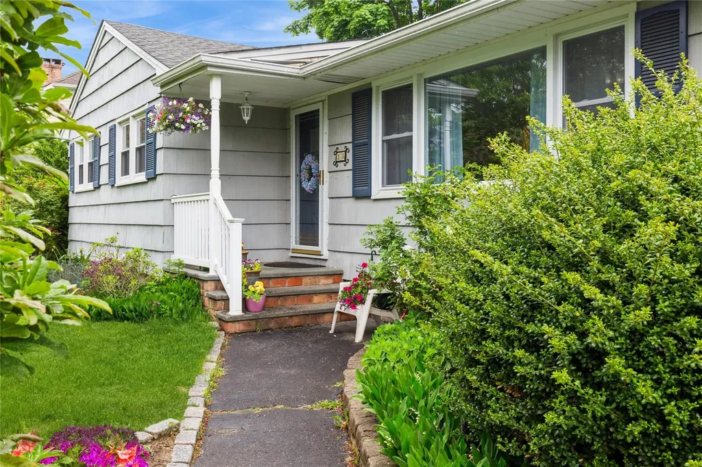15 Astor Avenue Saint James NY 11780
