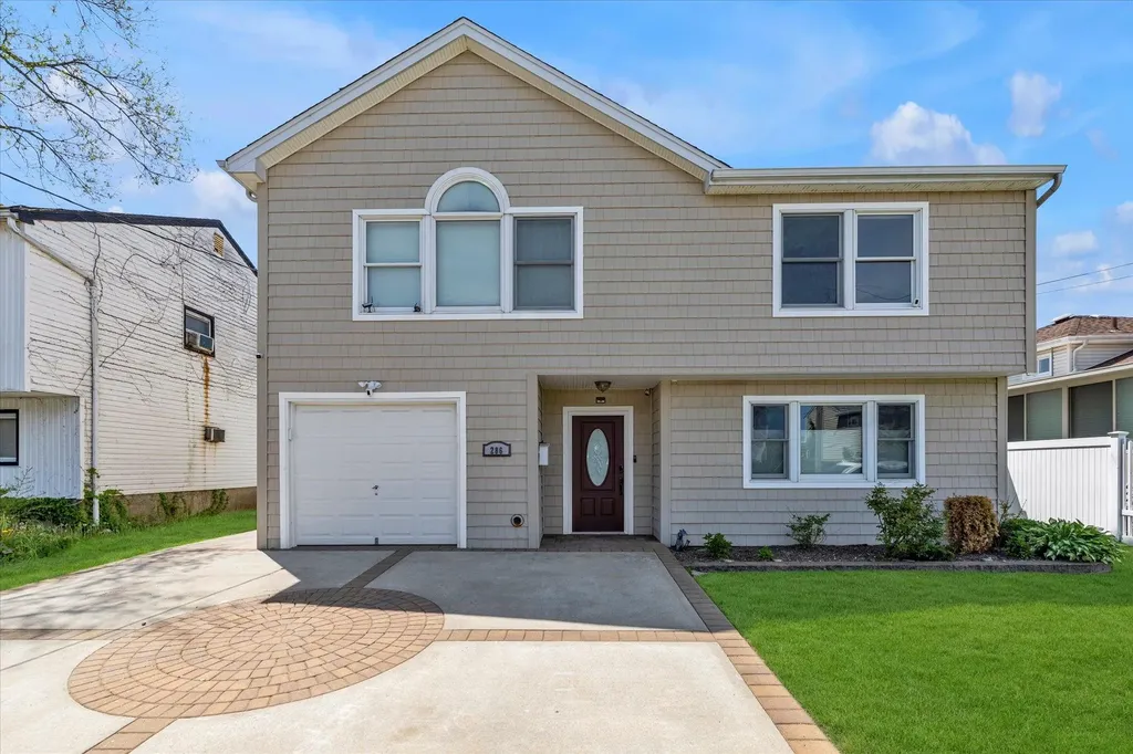 286 Westside Avenue Freeport NY 11520