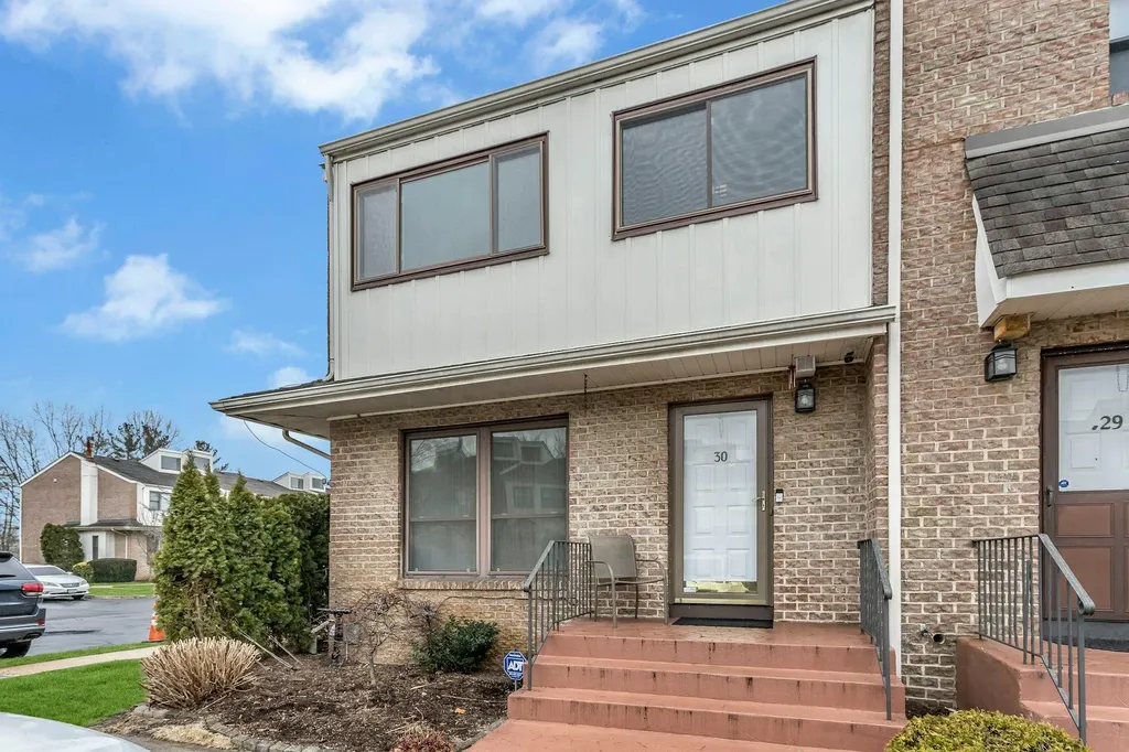 30 Vanderbilt Way North Woodmere NY 11581