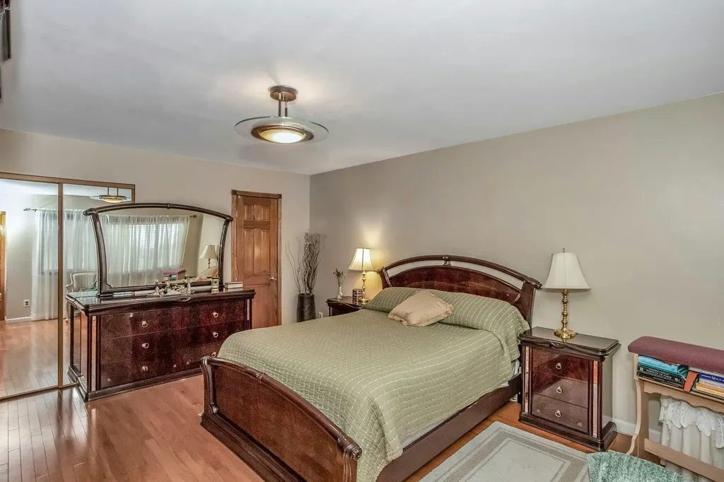 30 Vanderbilt Way North Woodmere NY 11581