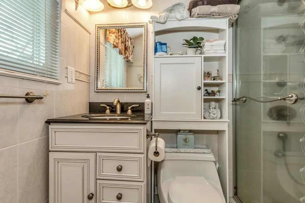 30 Vanderbilt Way North Woodmere NY 11581