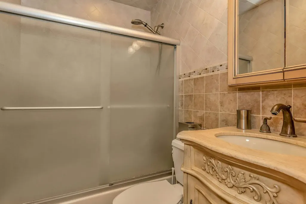 30 Vanderbilt Way North Woodmere NY 11581