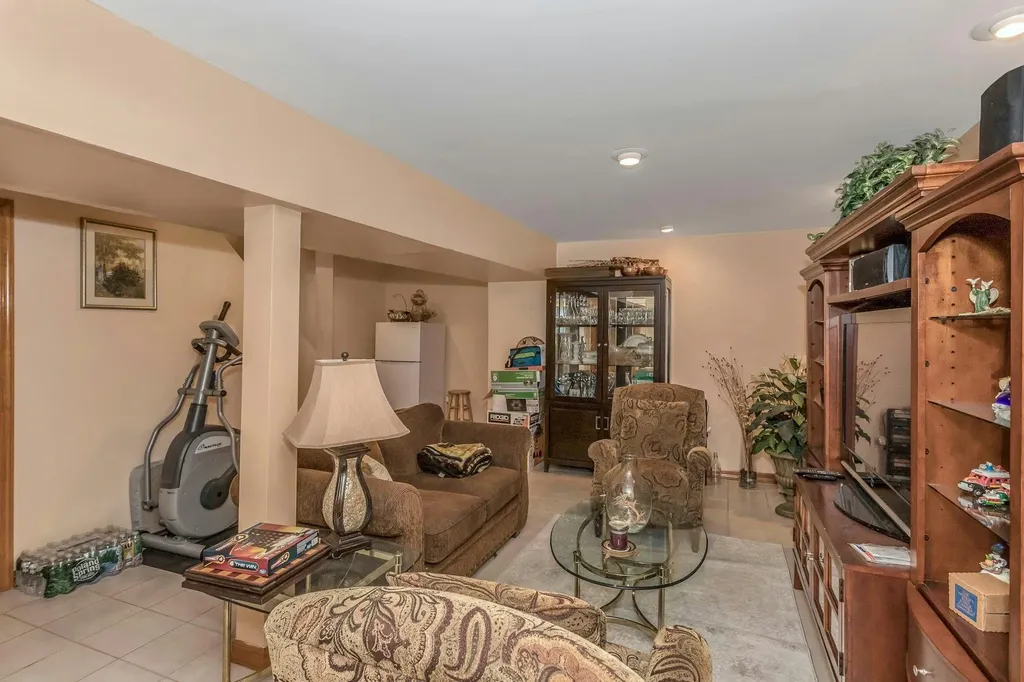 30 Vanderbilt Way North Woodmere NY 11581