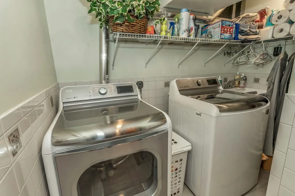 30 Vanderbilt Way North Woodmere NY 11581